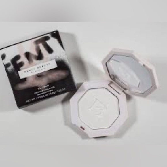Fenty Beauty Other - ‼️NEW‼️PRICE DROP‼️ Fenty Beauty Metal Moon Killawatt Freestyle Highlighter